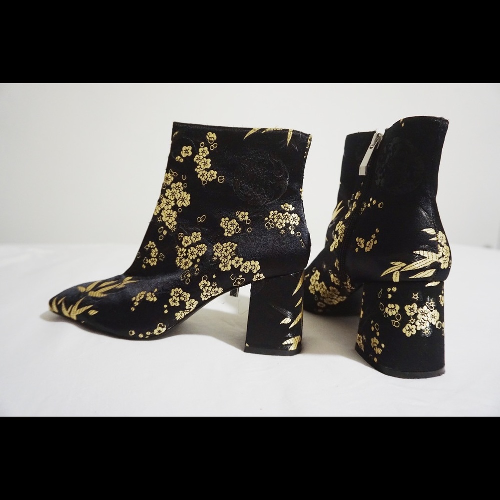 NWOT Zara boots